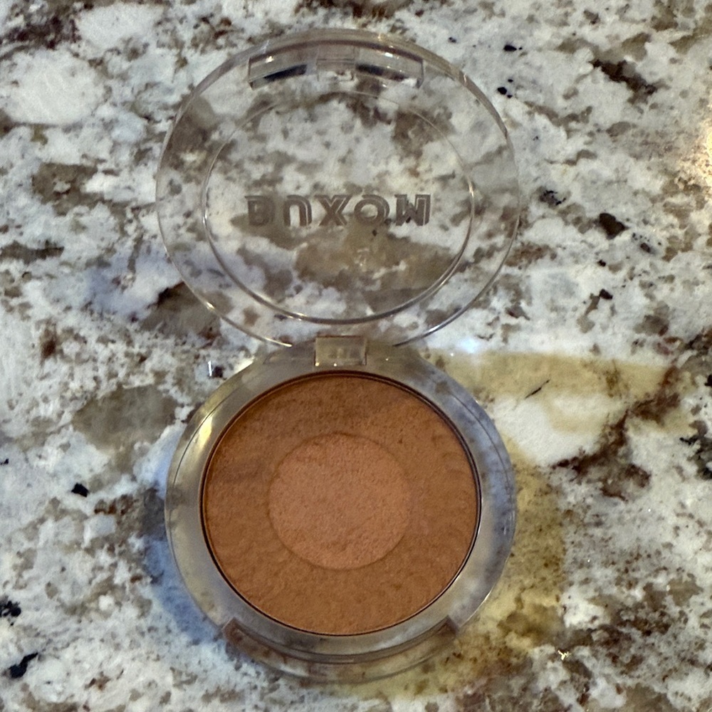 Buxom staycation vibes - backyard bronze